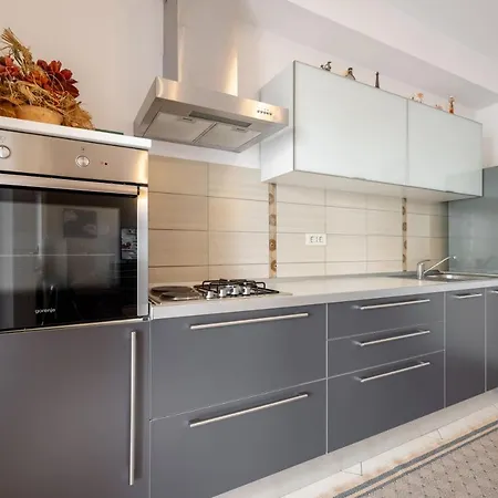 For 5 Apartment Makarska