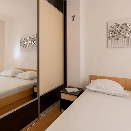 Appartement For 5 Makarska